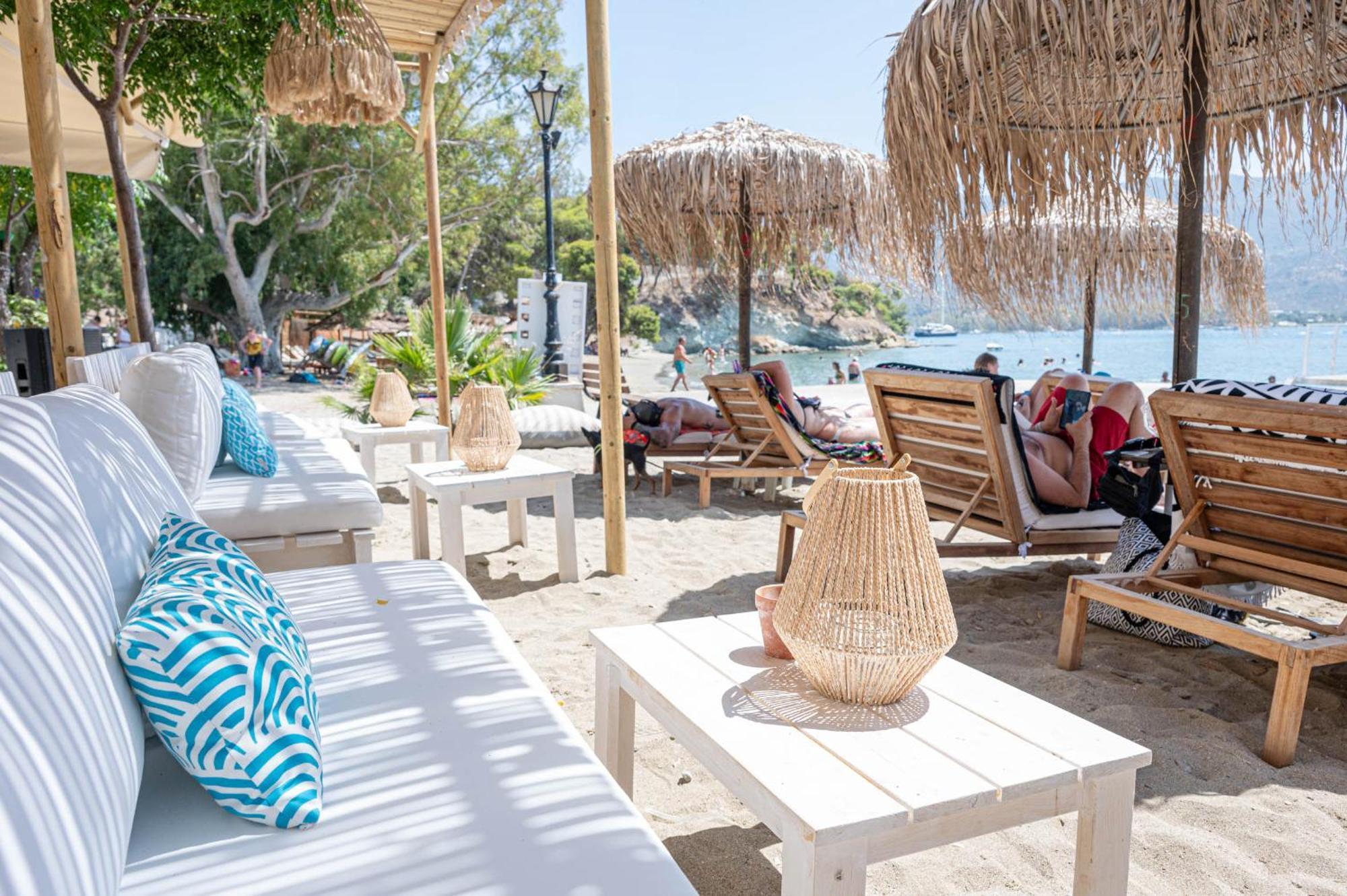 Hotel Pavlou Poros Town Exteriör bild